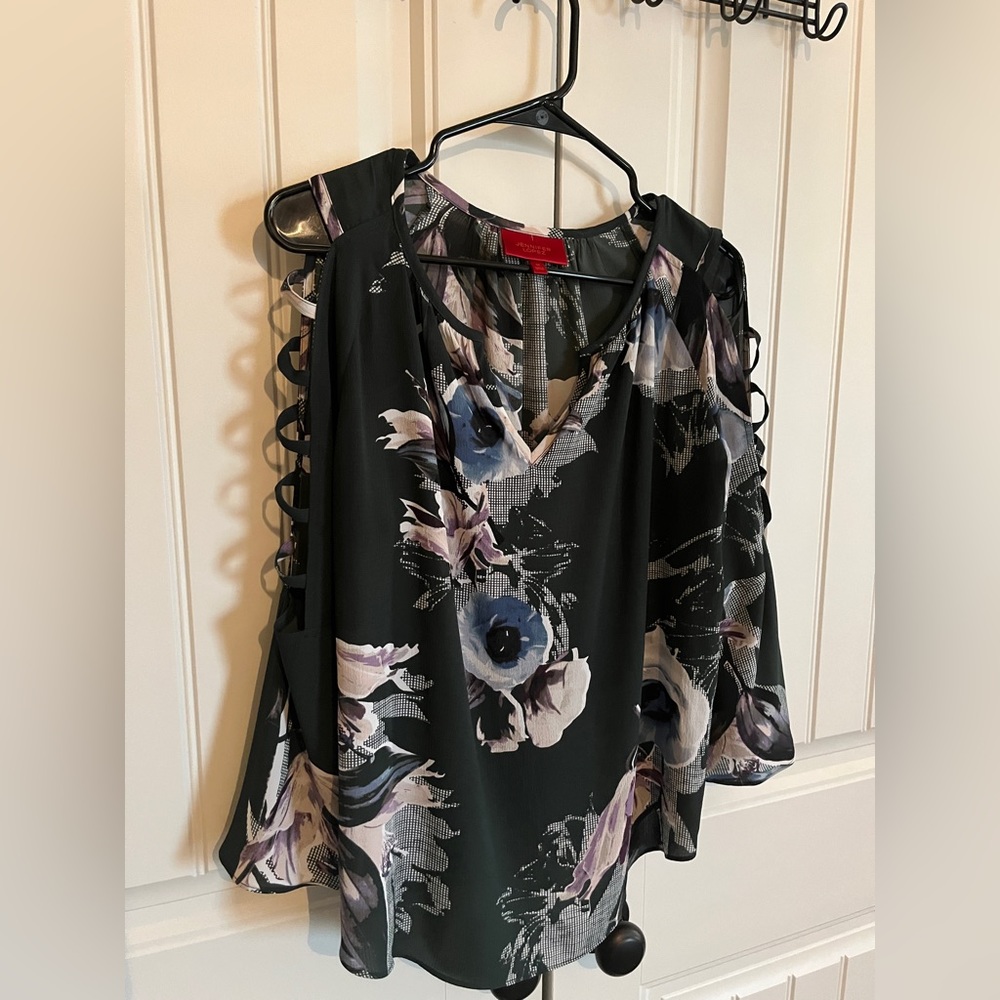 Jennifer Lopez flowy shirt